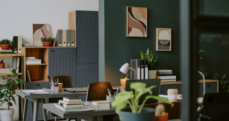 Trabajo híbrido: qué buscan las empresas en sus espacios de trabajo